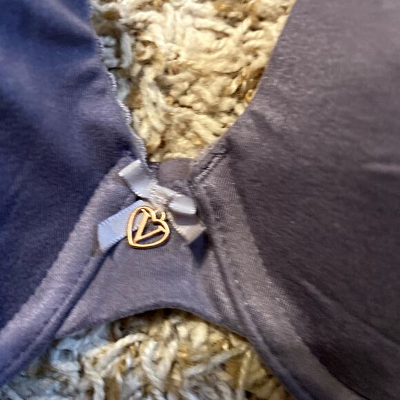 Victoria Secret 32D Lined Perfect Coverage Underwire Body By Charm Purple Lace - Picture 3 of 6